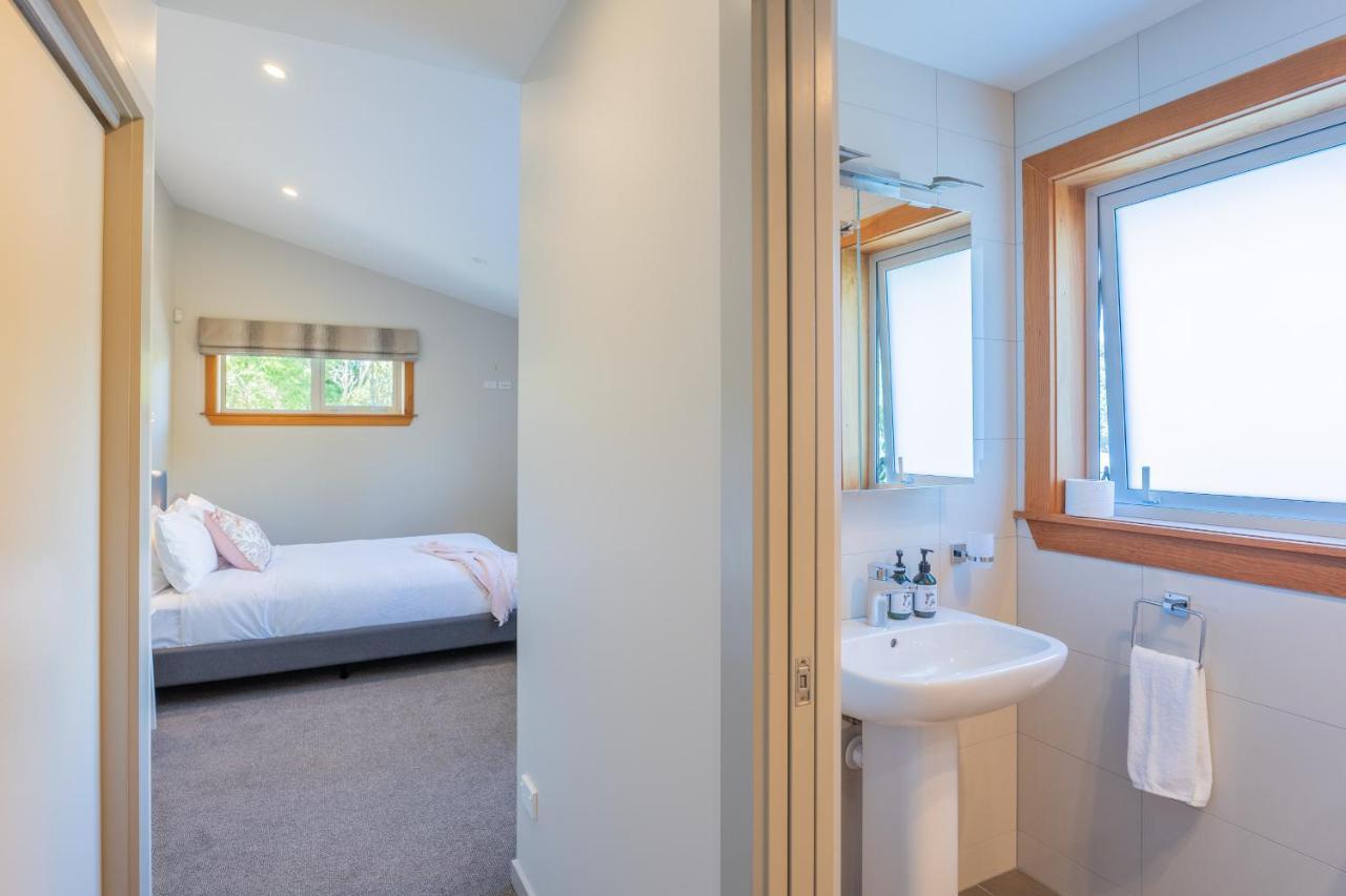 Anam Cara Gardens Luxury Villa Private Bedrooms And Ensuite Bathrooms Sleeps 9 Otaki Eksteriør billede