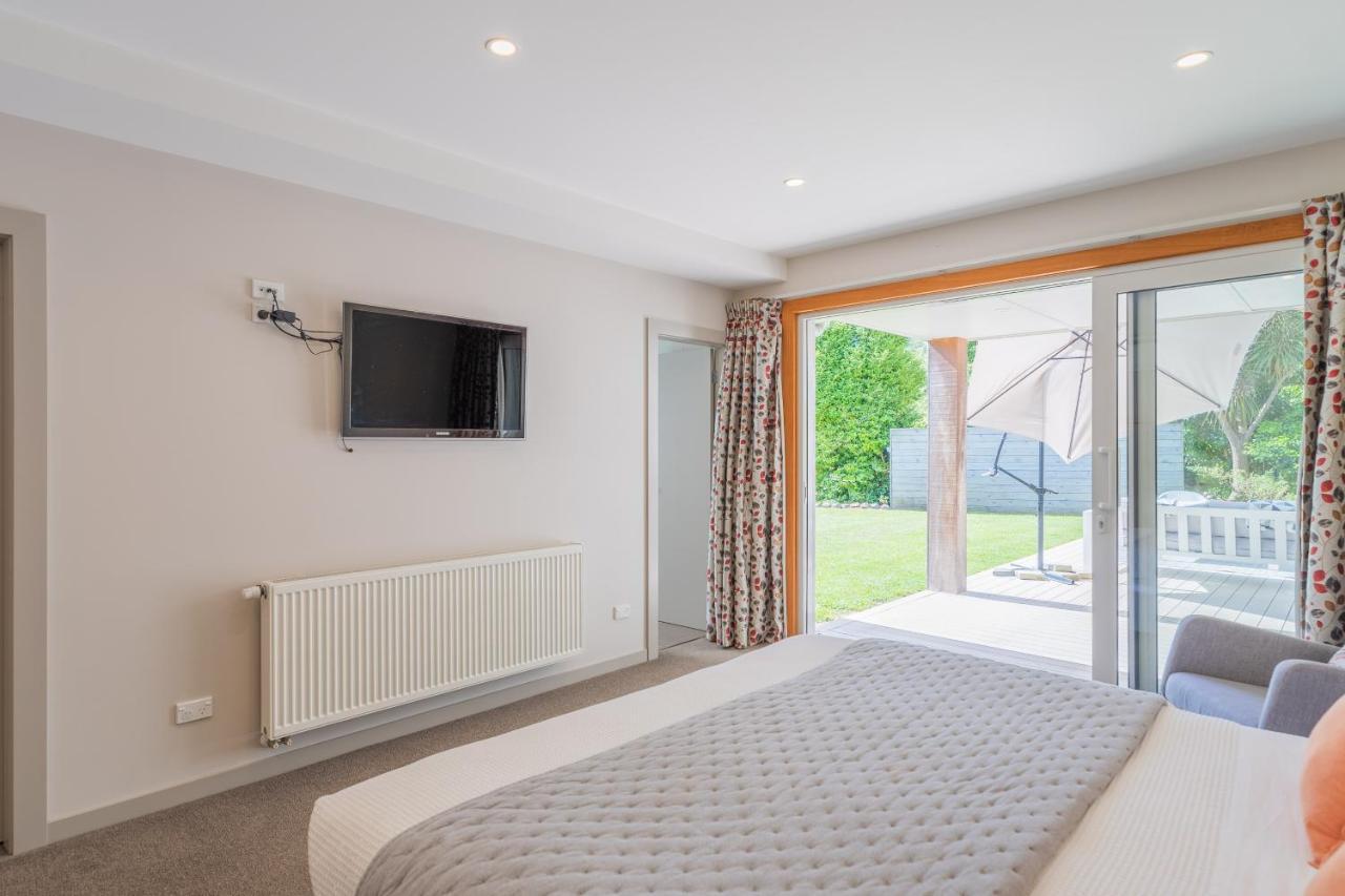 Anam Cara Gardens Luxury Villa Private Bedrooms And Ensuite Bathrooms Sleeps 9 Otaki Eksteriør billede