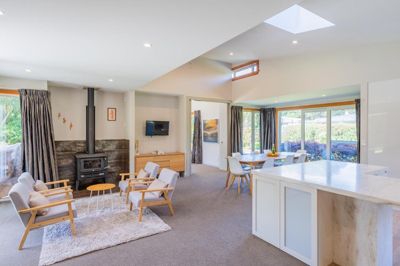Anam Cara Gardens Luxury Villa Private Bedrooms And Ensuite Bathrooms Sleeps 9 Otaki Eksteriør billede