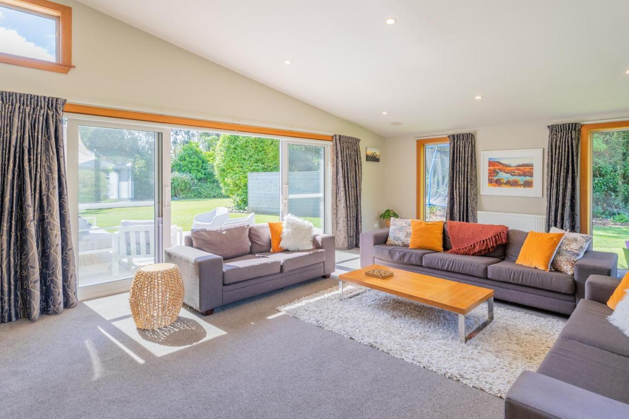 Anam Cara Gardens Luxury Villa Private Bedrooms And Ensuite Bathrooms Sleeps 9 Otaki Eksteriør billede