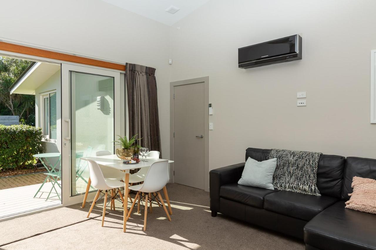 Anam Cara Gardens Luxury Villa Private Bedrooms And Ensuite Bathrooms Sleeps 9 Otaki Eksteriør billede