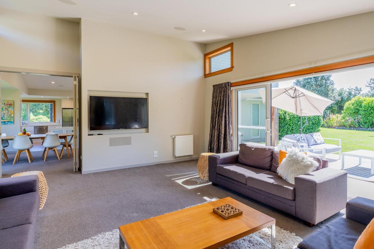 Anam Cara Gardens Luxury Villa Private Bedrooms And Ensuite Bathrooms Sleeps 9 Otaki Eksteriør billede
