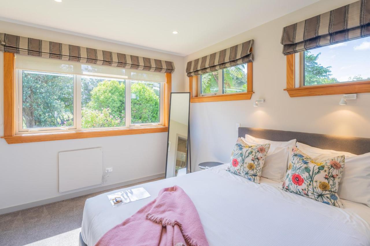 Anam Cara Gardens Luxury Villa Private Bedrooms And Ensuite Bathrooms Sleeps 9 Otaki Eksteriør billede