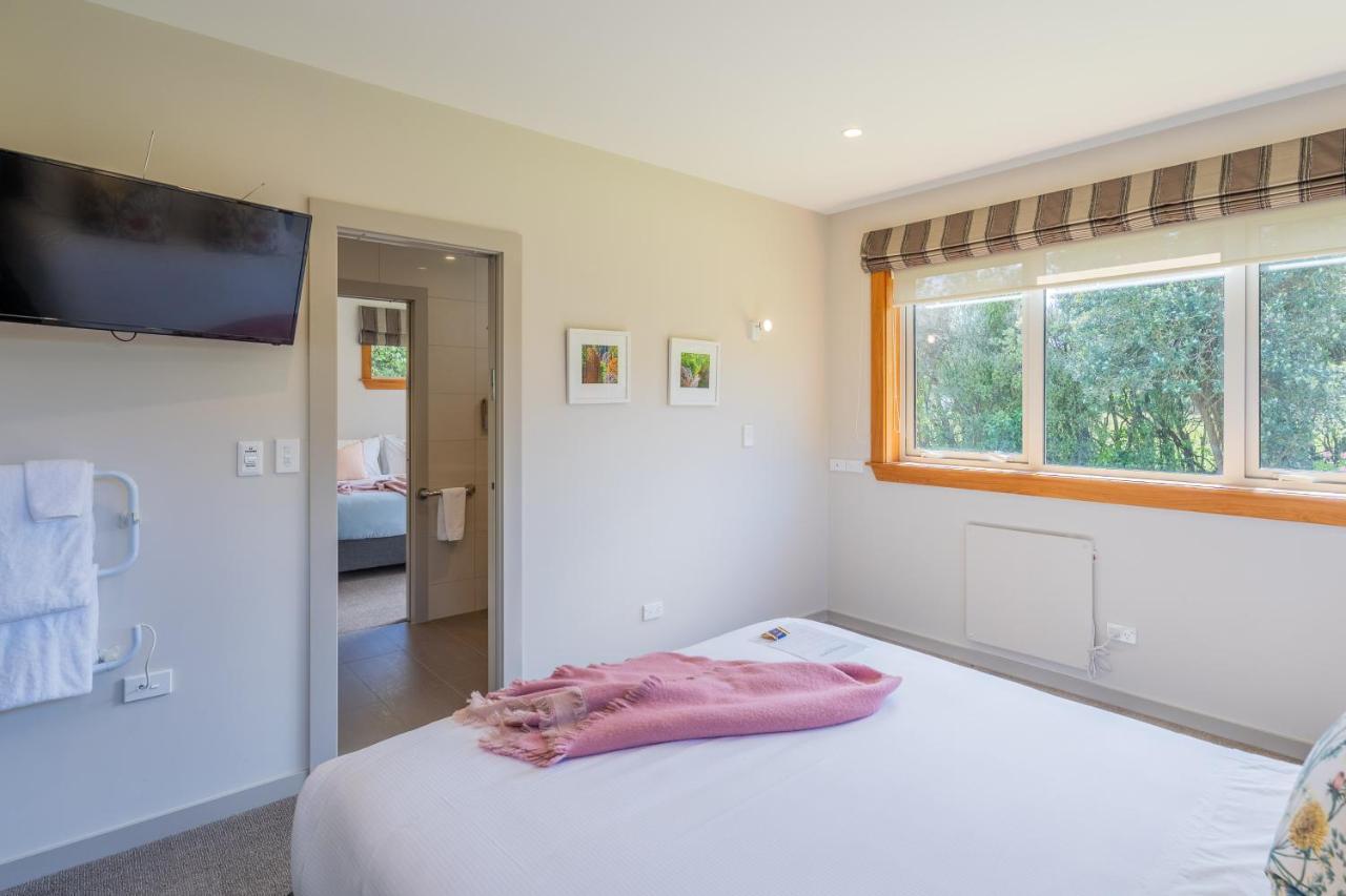 Anam Cara Gardens Luxury Villa Private Bedrooms And Ensuite Bathrooms Sleeps 9 Otaki Eksteriør billede