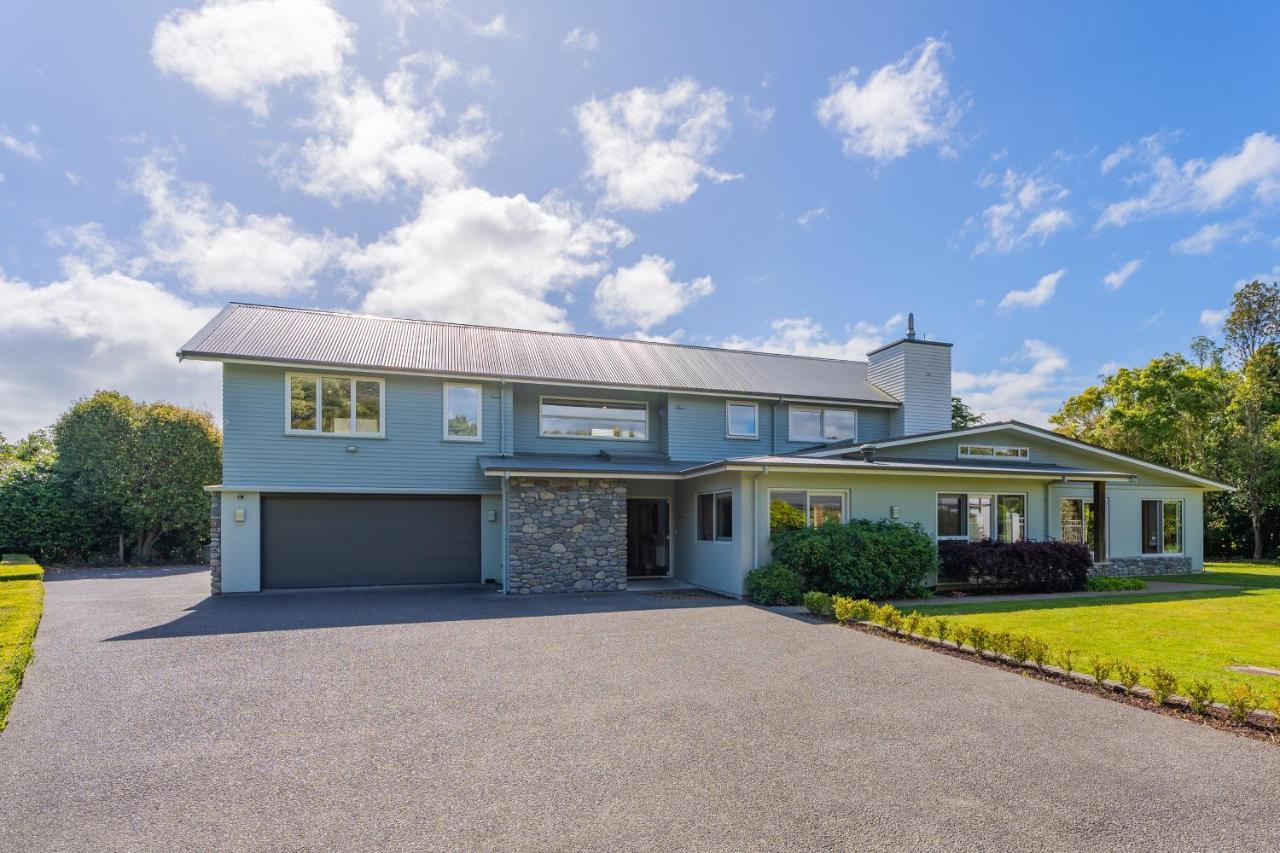 Anam Cara Gardens Luxury Villa Private Bedrooms And Ensuite Bathrooms Sleeps 9 Otaki Eksteriør billede